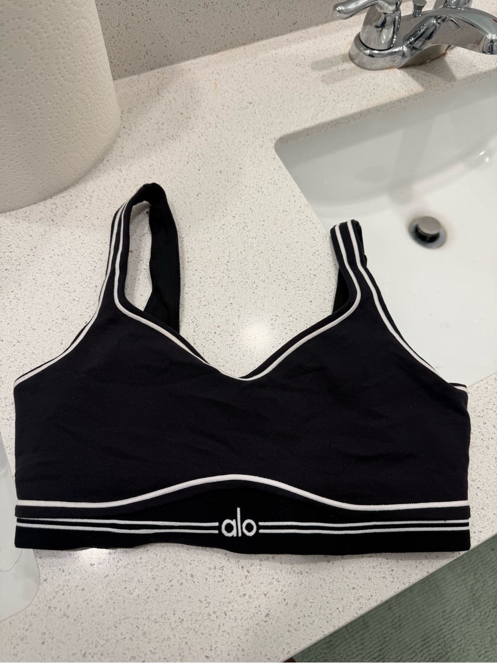 ALO Yoga Black Leggings AND sports bra with White Trim - Picture 2 of 7